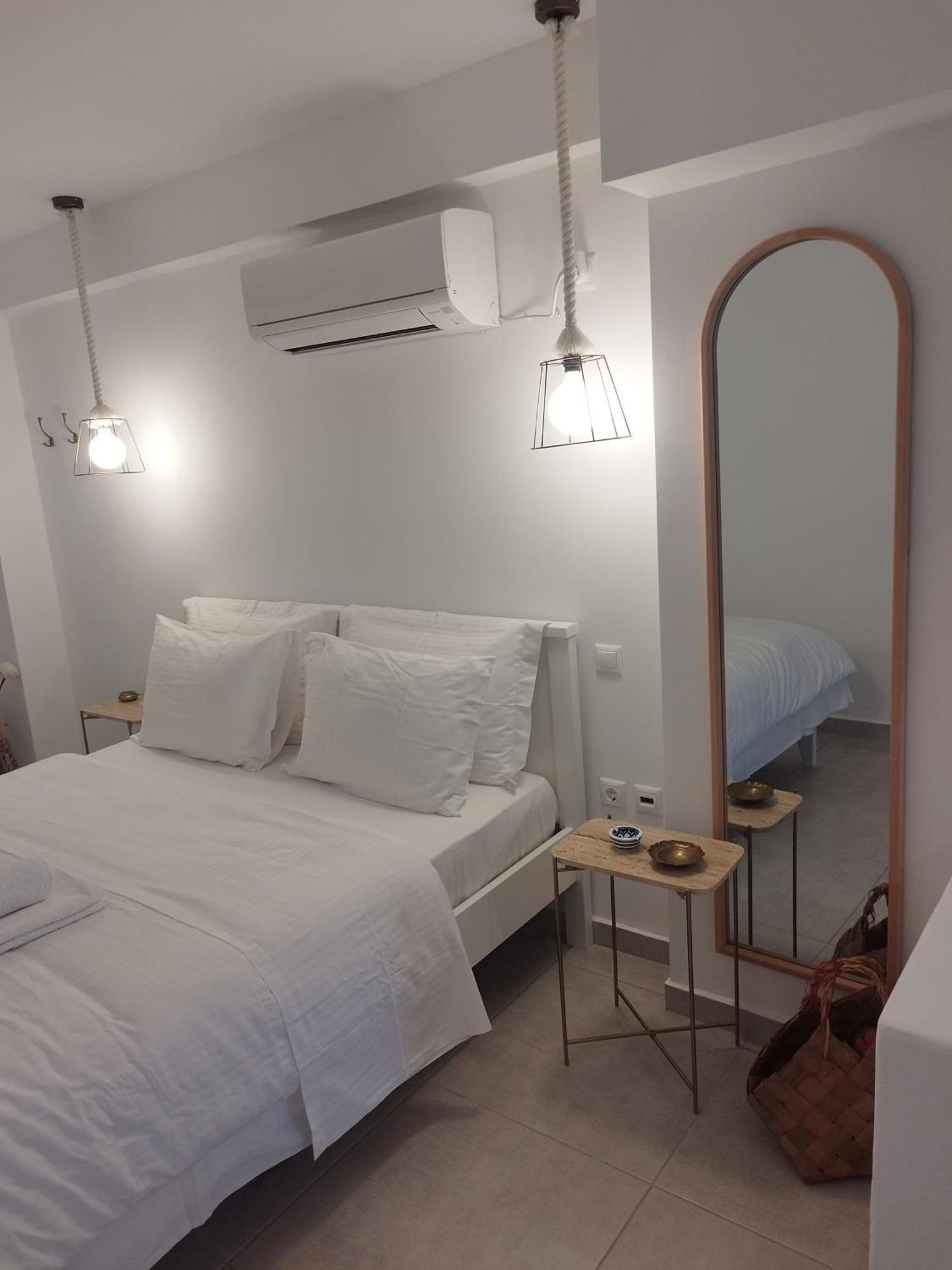 Korina'S Suites Ándros Extérieur photo