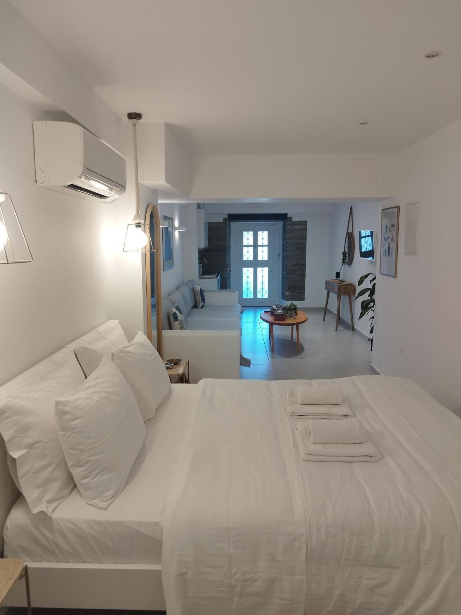 Korina'S Suites Ándros Extérieur photo
